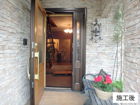 熊本市中央区（Ｋ様邸）　玄関ドア収納網戸取付